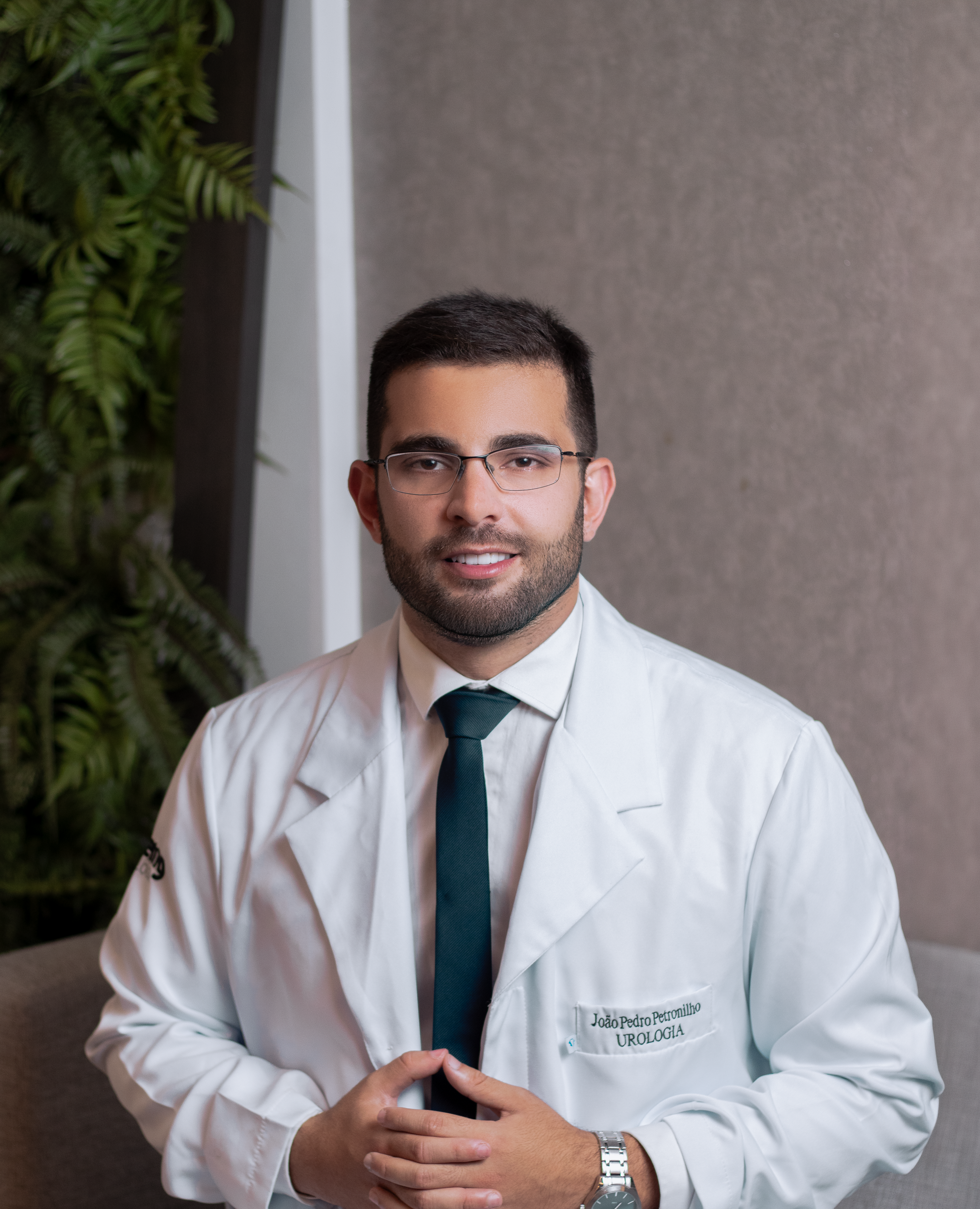 Dr. João Pedro Petronilho em atendimento urológico